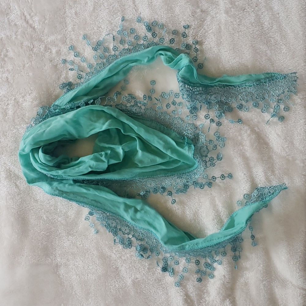 NEVER WORN*Lovely lightweight scarf